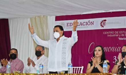 Naranjos: Alcalde asiste a ceremonia de graduación del CETIS 133