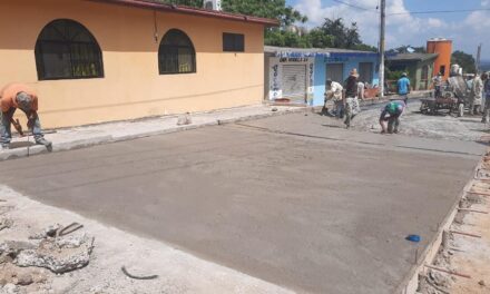 Ozuluama: Inicia el día con el concreto hidráulico del Boulevard