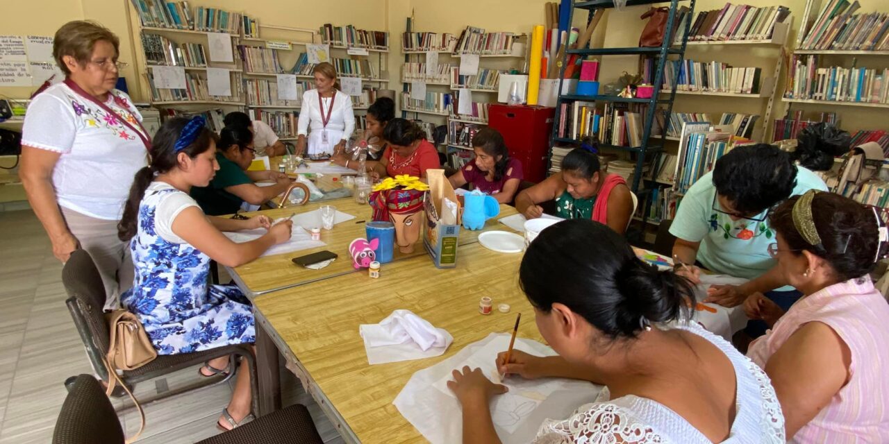 Gobierno municipal de Álamo imparte talleres a bibliotecarios