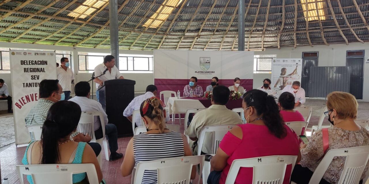 Platón Sánchez: Presentación de servicios que brinda el Módulo Itinerante de la Delegación Regional de la SEV