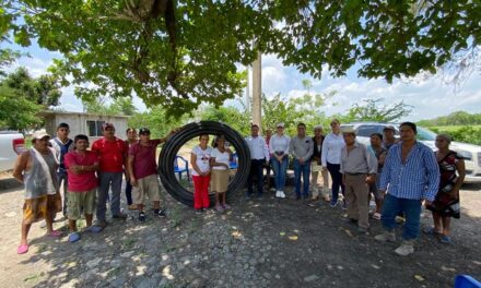 Ozuluama: Entrega de apoyo en la comunidad de Otatal
