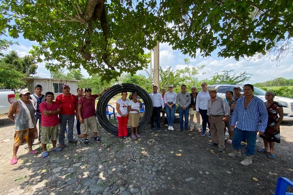 Ozuluama: Entrega de apoyo en la comunidad de Otatal