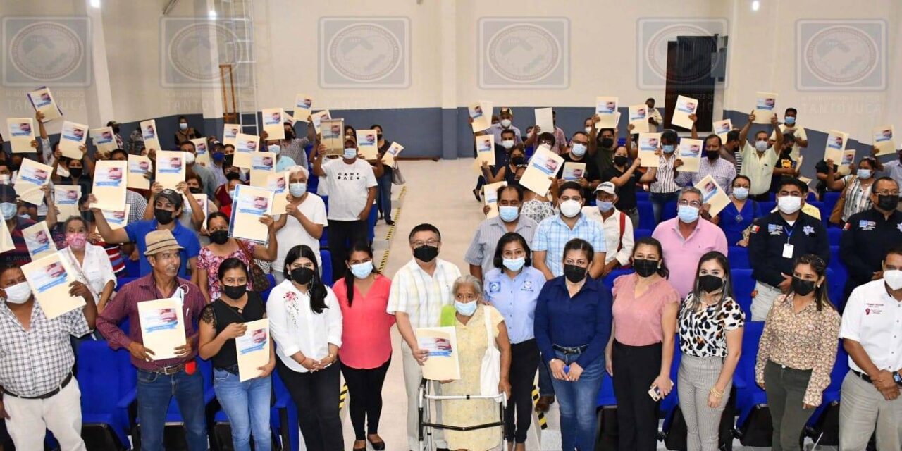 Tantoyuca: Entrega de primera etapa del programa municipal de escrituración