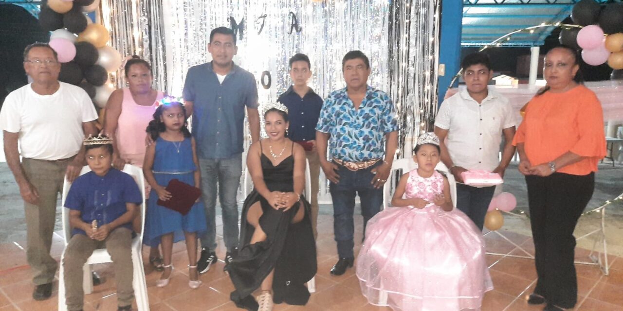 Tecolutla: Coronación de la corte real de la Feria de la comunidad Hueytepec