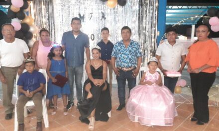 Tecolutla: Coronación de la corte real de la Feria de la comunidad Hueytepec