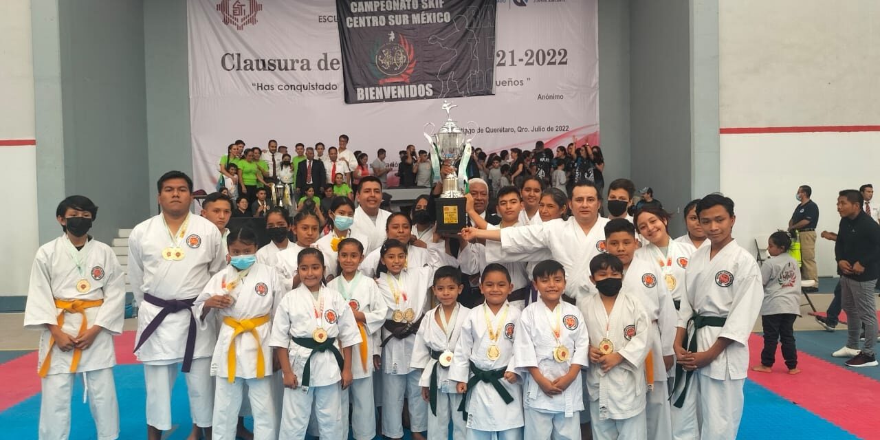 Equipos de karate de Gutiérrez Zamora consiguen trofeo y medallas