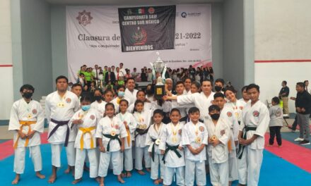 Equipos de karate de Gutiérrez Zamora consiguen trofeo y medallas