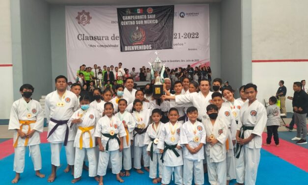 Equipos de karate de Gutiérrez Zamora consiguen trofeo y medallas
