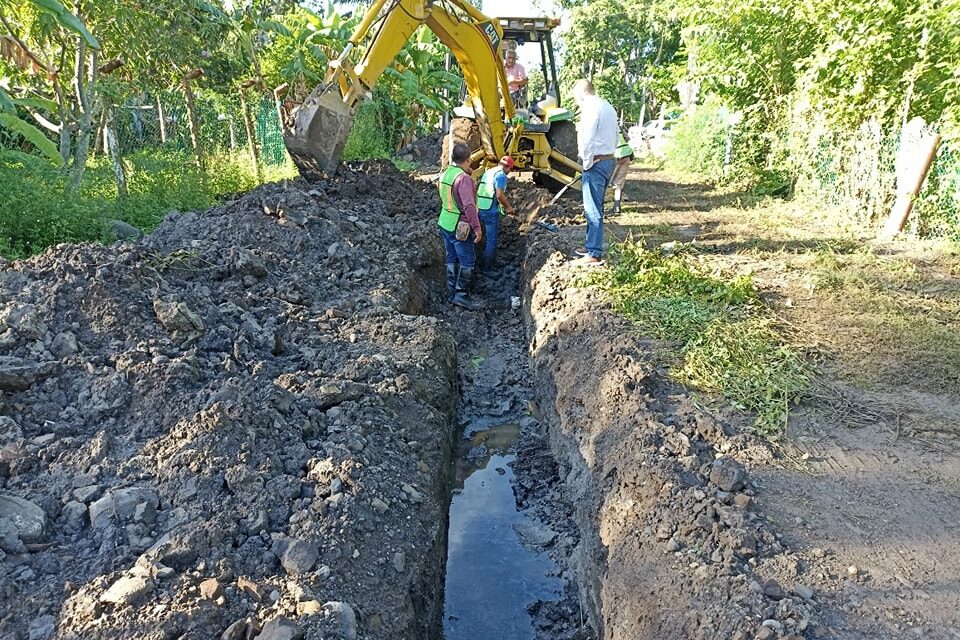 Cerro Azul: Supervisión de la reparación de drenaje aguas negras