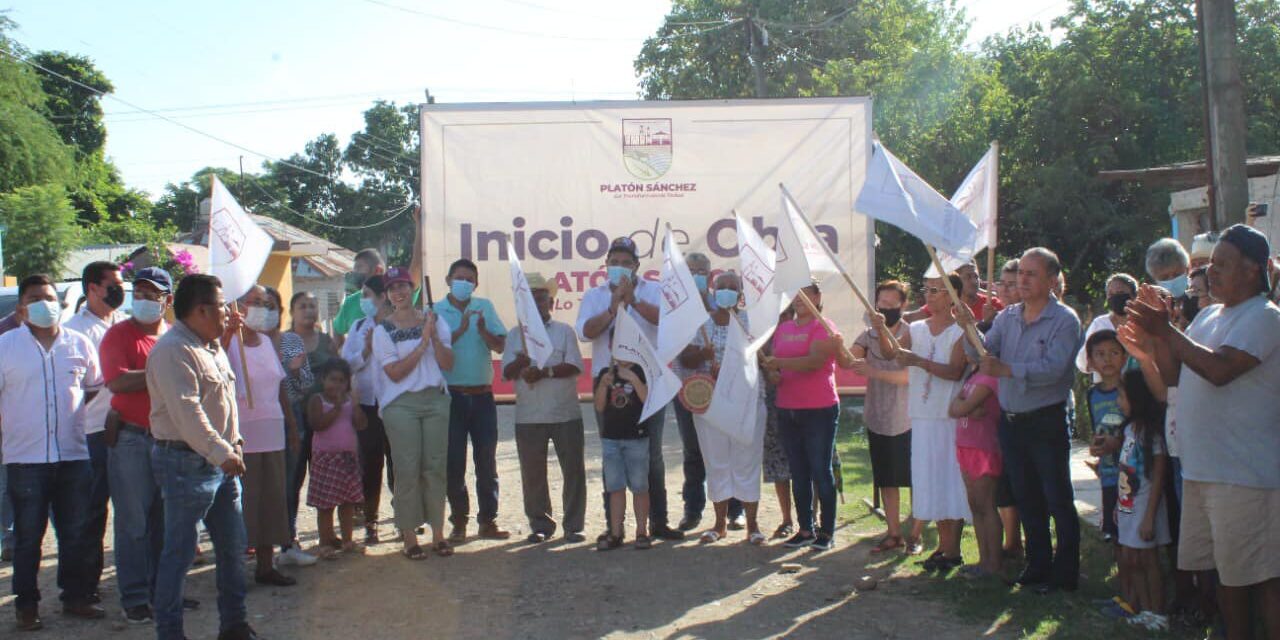Platón Sánchez: Inicio de obra de construcción de pavimento hidráulico y guarniciones en la calle Berriozábal