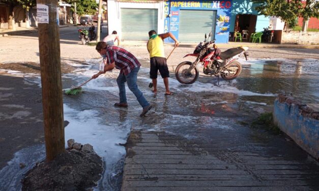 Platón Sánchez: Limpieza y sanitización del mercado municipal