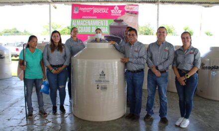 Ozuluama: Entrega de donaciones a diferentes instituciones educativas y cooperativas pesqueras