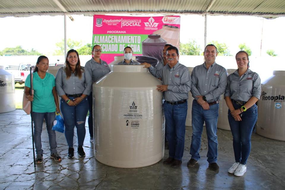 Ozuluama: Entrega de donaciones a diferentes instituciones educativas y cooperativas pesqueras