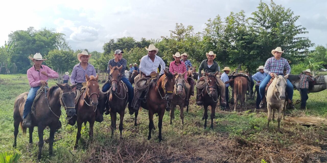 Ozuluama: Gran cabalgata en la comunidad de Alto de Pozo Viejo
