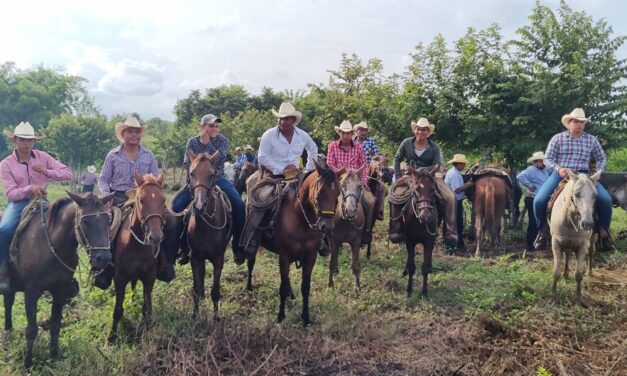 Ozuluama: Gran cabalgata en la comunidad de Alto de Pozo Viejo