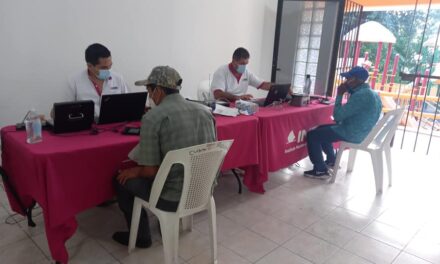 Ozuluama: Atención ciudadana en el modulo del INE