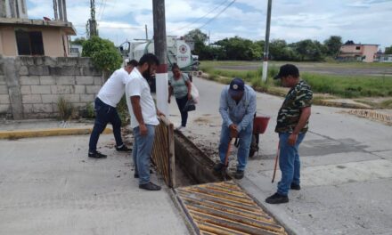 Tamiahua: Desazolve de alcantarillas en el drenaje de la colonia Rivera