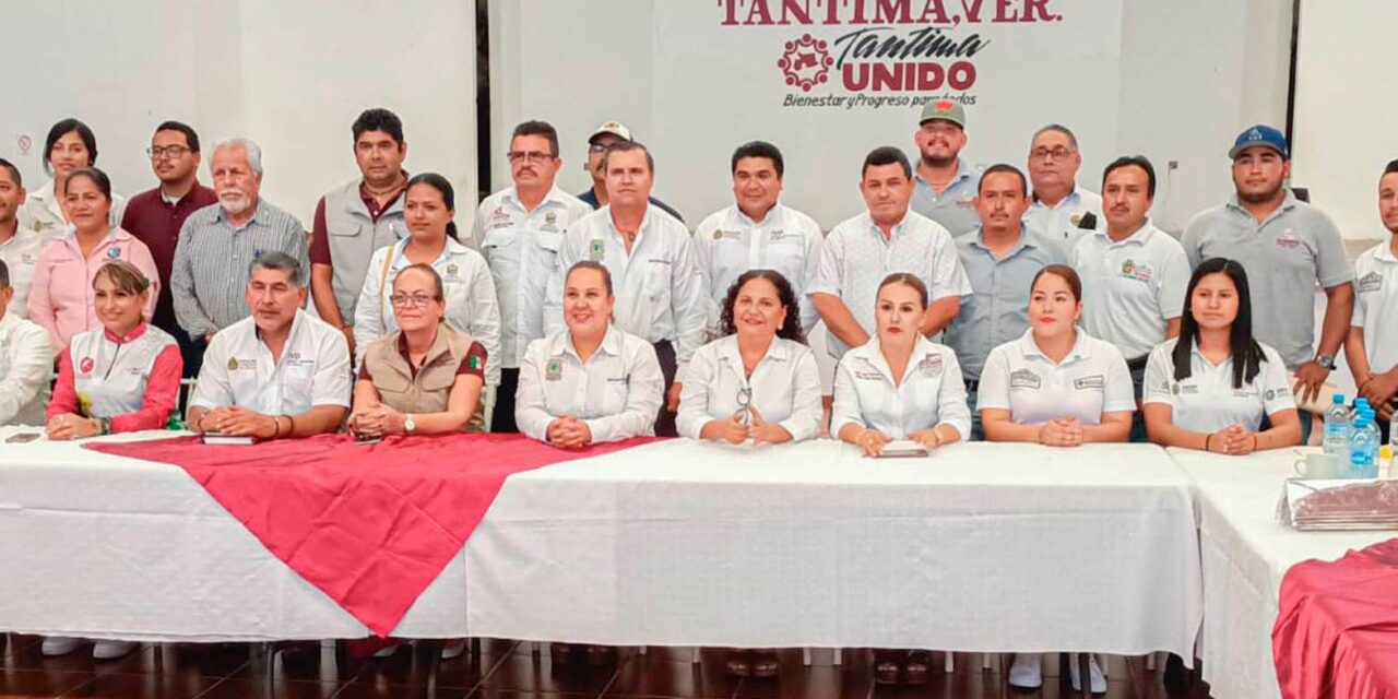 Tamalín: Alcaldesa asiste a la firma de convenio con el Instituto Veracruzano del Deporte