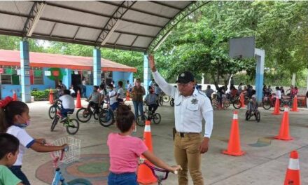 Álamo: Imparten cursos de vialidad en escuelas