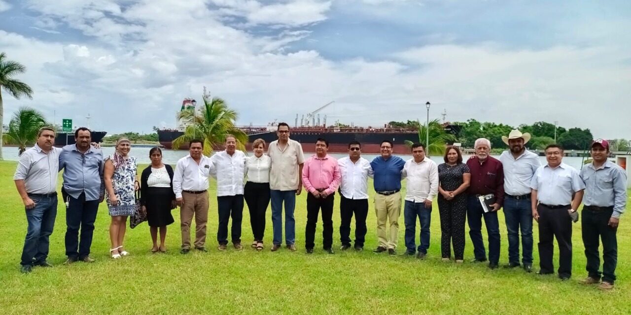 Tuxpan: 14 Municipios Firmaron Convenios para el Fortalecimiento y Desarrollo Municipal