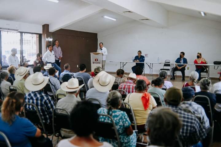Tuxpan: Entregan certificados agrarios a campesinos de varios municipios