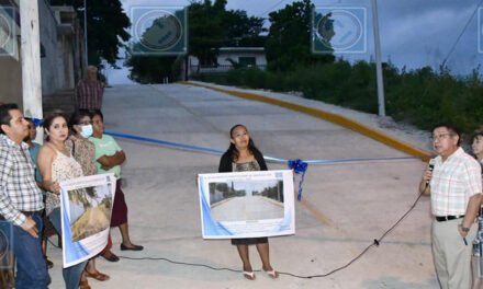 Tantoyuca: Inaugura alcalde la pavimentación de la calle Vicente Riva Palacios