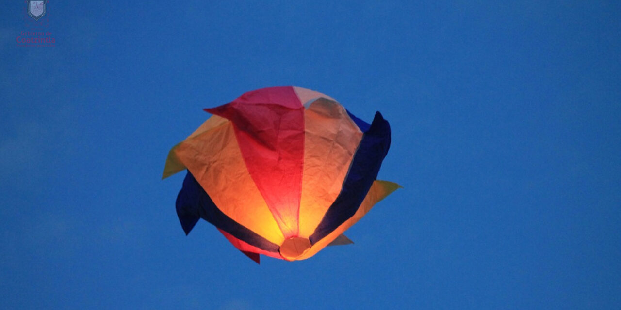 Se enciende el cielo coatzinteco con mágico taller de globos