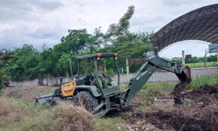 Gobierno Municipal de Álamo realiza trabajos de desazolve en coordinación con SEDENA