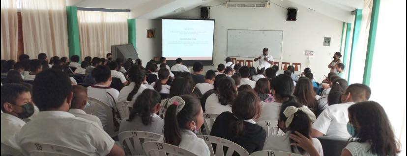 Álamo: Delimitación del área de paso peatonal para cuidar a estudiantes