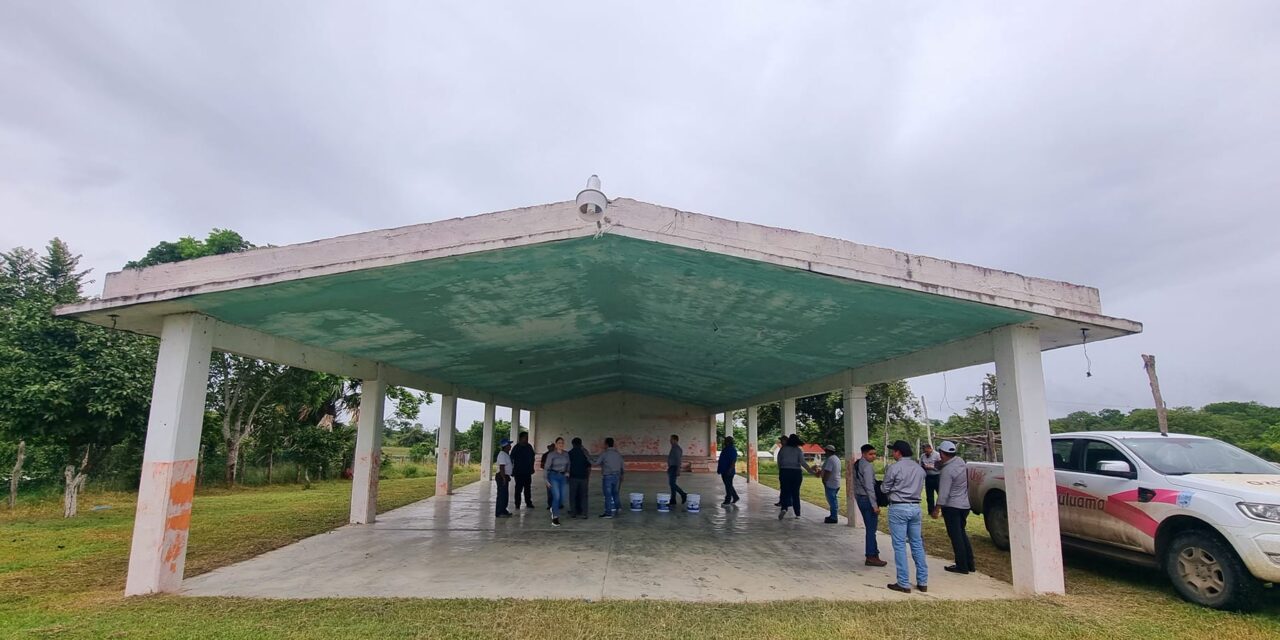 Ozuluama: Entrega de pintura en Paso Real
