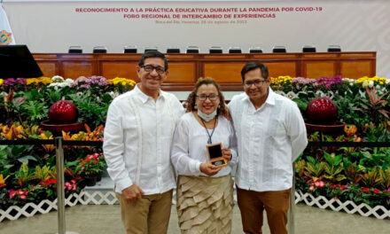 Naranjos: Alcalde felicita a la Mtra. María Gregoria Osorio