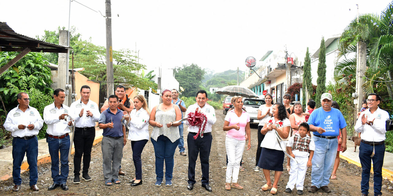 Naranjos: Alcalde entrega obra en la colonia Adalberto Tejeda