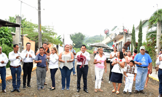 Naranjos: Alcalde entrega obra en la colonia Adalberto Tejeda