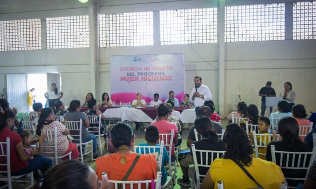 El Higo: Entrega de Tarjeta del Programa «Mujer Higuense»