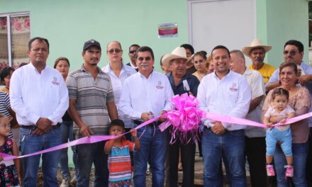 Ozuluama: Compromiso cumplido para 13 familias beneficiadas con cuartos dormitorios