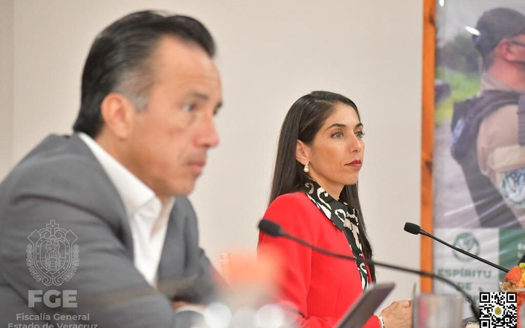 FGE informó sentencia de violencia familiar y vinculación a proceso contra dos policías de Catemaco por delitos de extorsión