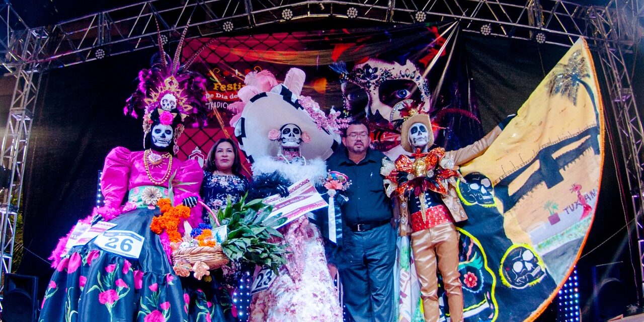 Tuxpan: Espectacular concurso de catrinas y catrines