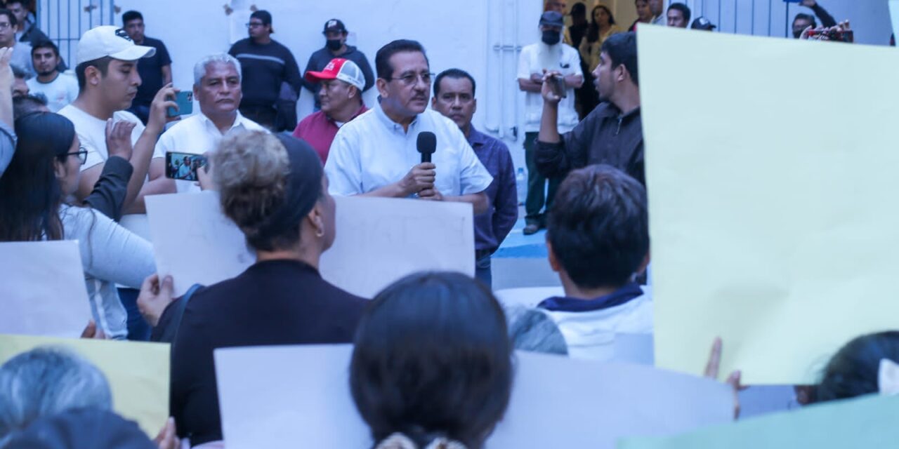 Martínez de la Torre: Alcalde atiende a habitantes de la comunidad Salvador Díaz Mirón