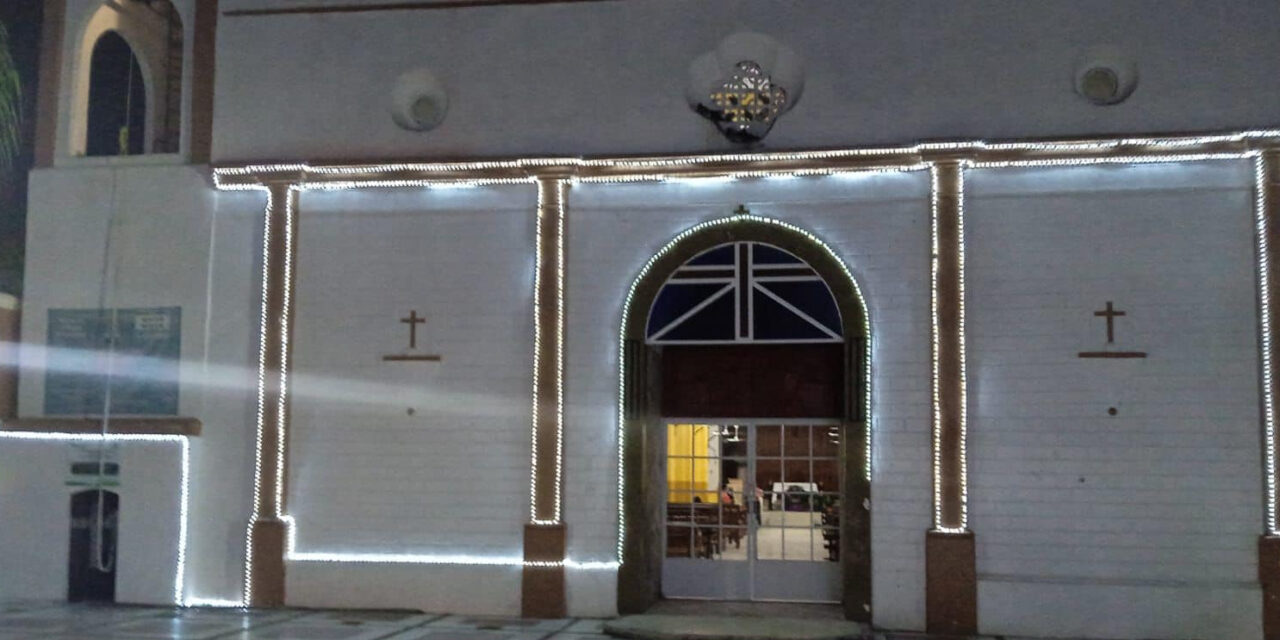 Tamiahua: Instalación de la iluminación para los eventos navideños