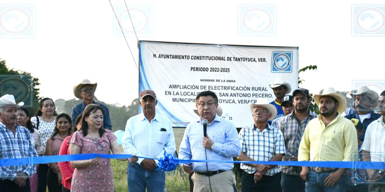 Tantoyuca: Alcalde JGA inauguró obra de electrificación
