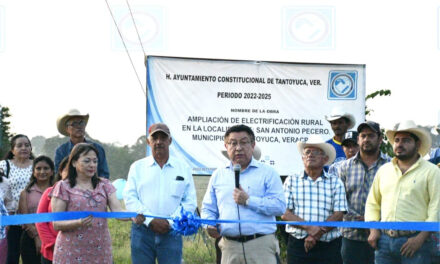 Tantoyuca: Alcalde JGA inauguró obra de electrificación