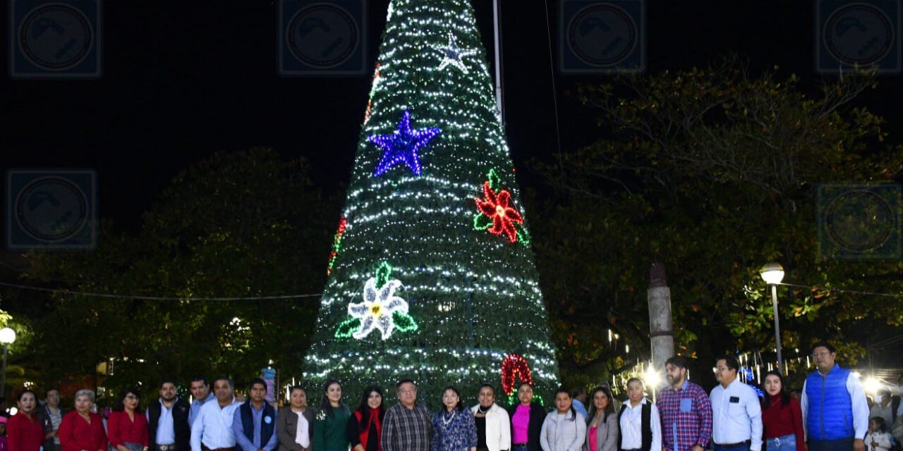 Tantoyuca: Brillante inicio de festividades decembrinas con encendido del Árbol Navideño realizó alcalde JGA