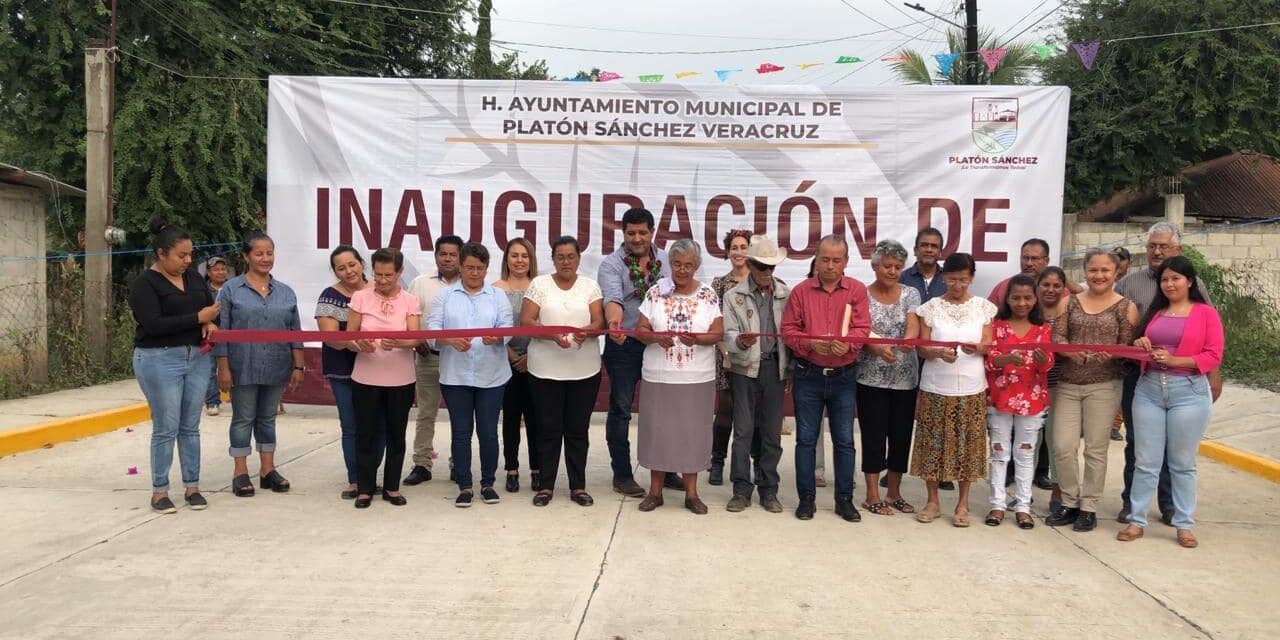 Platón Sánchez: Construcción de pavimento hidráulico y guarniciones en la calle Berriozábal