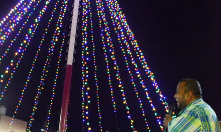 Coatzintla: Se enciente el pino navideño y la alegría en los corazones de los coatzintecos