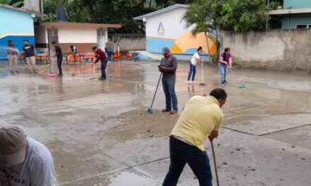 Álamo: Limpieza en la escuela primaria Roberto Mancisidor Viñas