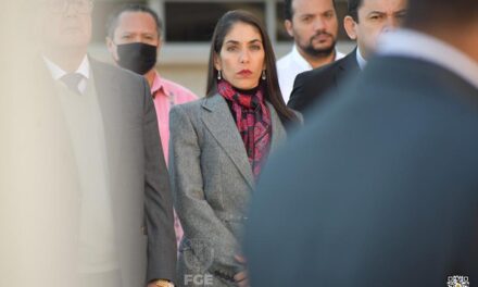 Fiscal General encabeza ceremonia de honores a la bandera en oficinas centrales 