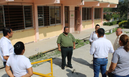 Coatzintla: Empiezan limpieza de la escuela “Héroes de Chapultepec” sede de la universidad de bienestar “Benito Juárez»