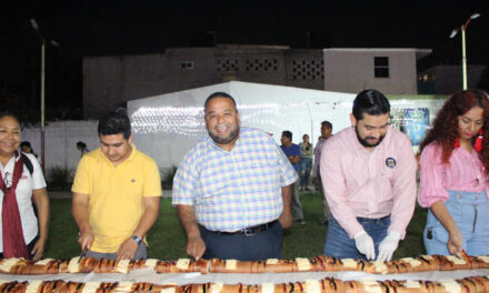 Coatzintla: Parte rosca en grata convivencia el alcalde con empresarios del ramo en la villa navideña