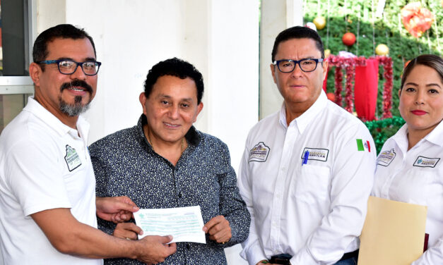 Naranjos: Cumple alcalde José Luis Banda Cruz con el pago de impuesto predial 2023