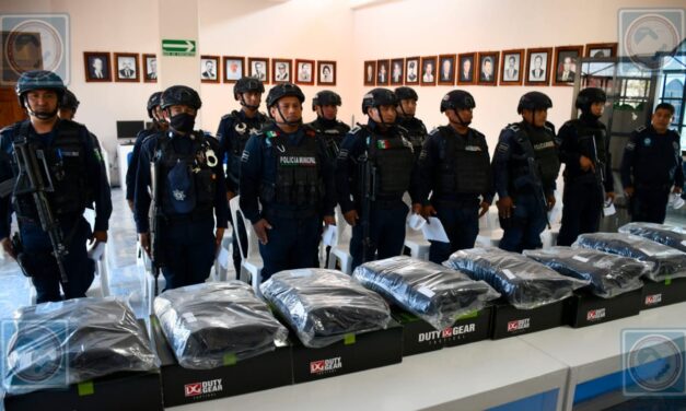 Gobierno municipal de Tantoyuca dota de vestimenta a cuerpo policíaco